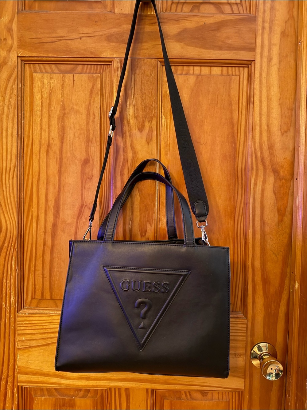 Guess Shoulder Bag in Black